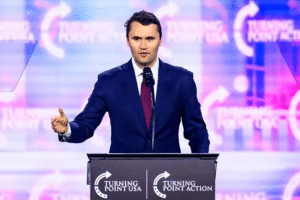 Impacto nacional asesinan a Charlie Kirk en un evento universitario en Utah